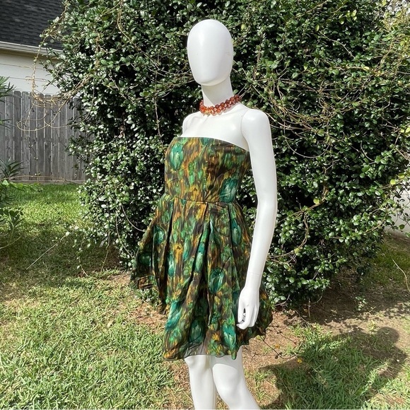 💋Alice + Olivia strapless fit & flare 3 tier lined mini dress - Picture 9 of 15